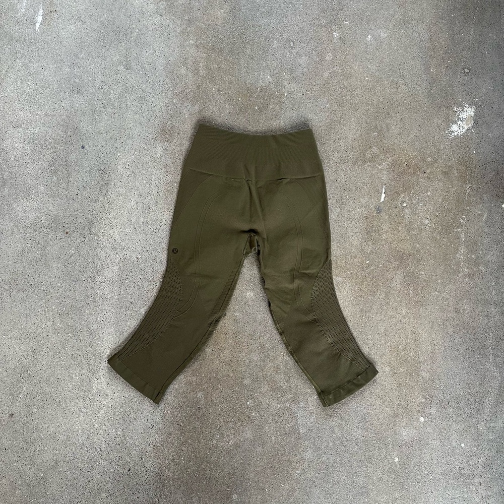 Lululemon Flow & Go Crop Legging 19” in Military Green Activewear Cropped Tight - Picture 6 of 9